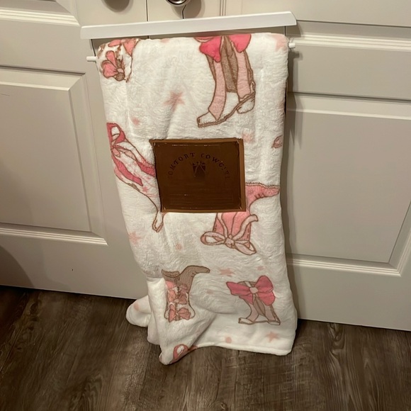 comfort cowgirl Other - NWT Comfort Cowgirl Blanket 60x70